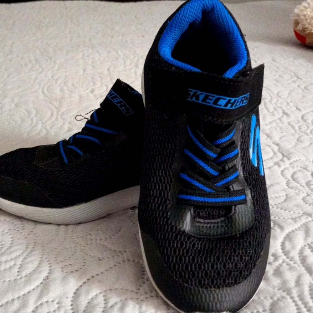 Skechers shoes for boy size 11(17cm)